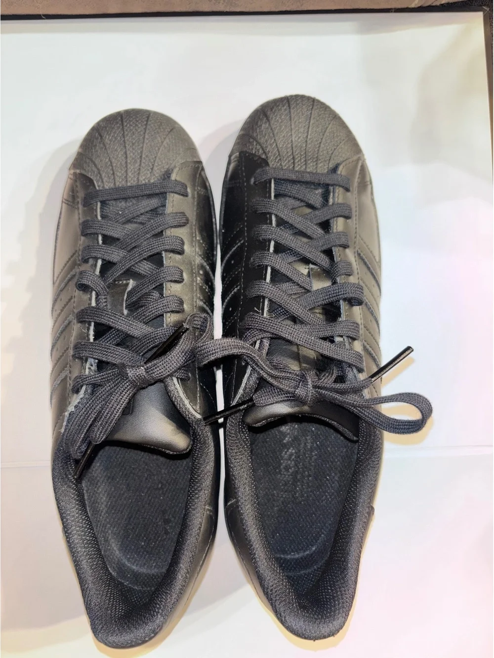 Adidas Superstar Men’s 9.5 Black Leather Sneakers NWOT NWOB